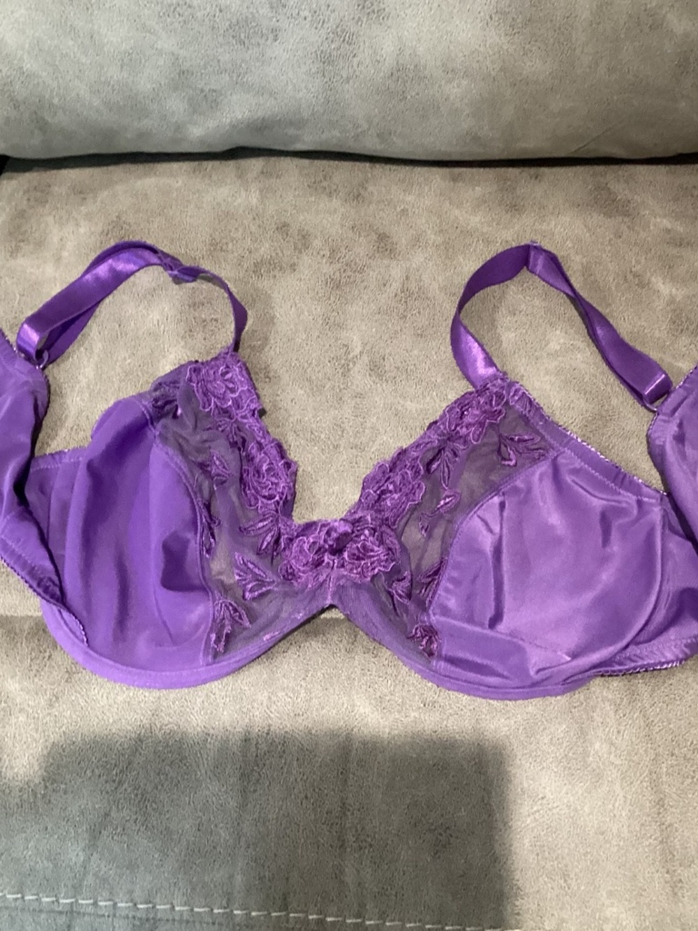 Purple lace bra 44D new no tag Delta Burke